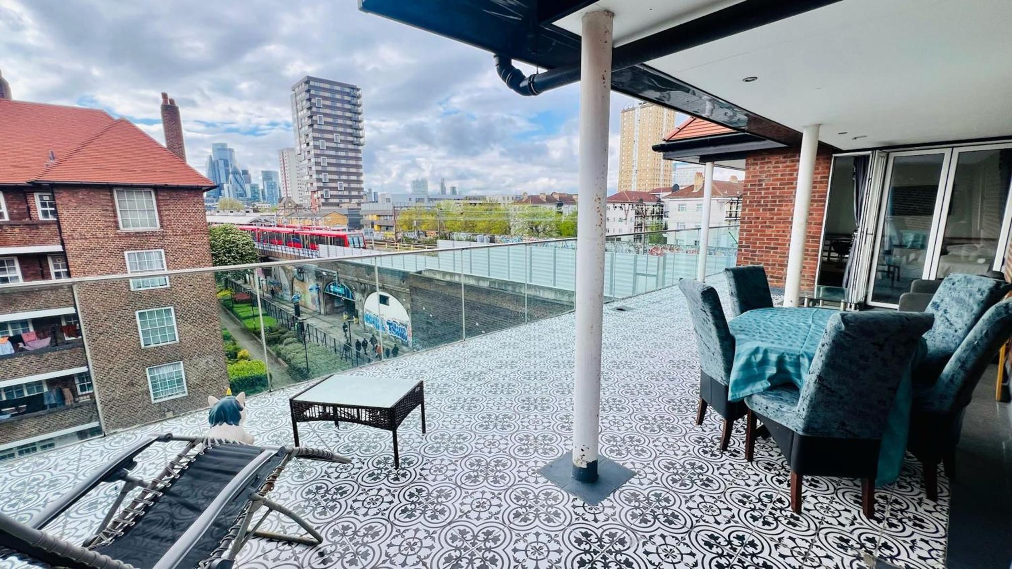 City View Sunset Luxurious Apartment In London Zone-1 Including One Family Twin Room With Its Own Stunning Private Terrace Exterior photo