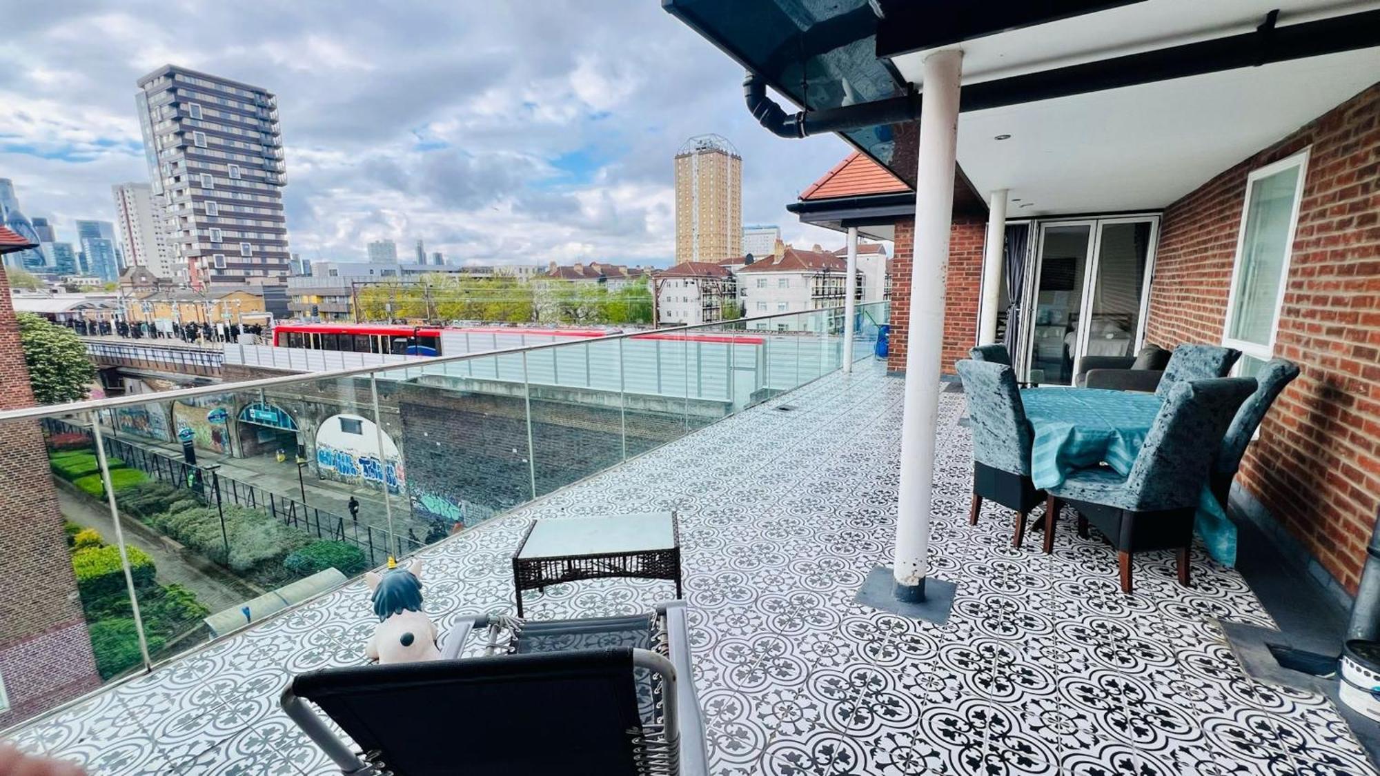 City View Sunset Luxurious Apartment In London Zone-1 Including One Family Twin Room With Its Own Stunning Private Terrace Exterior photo