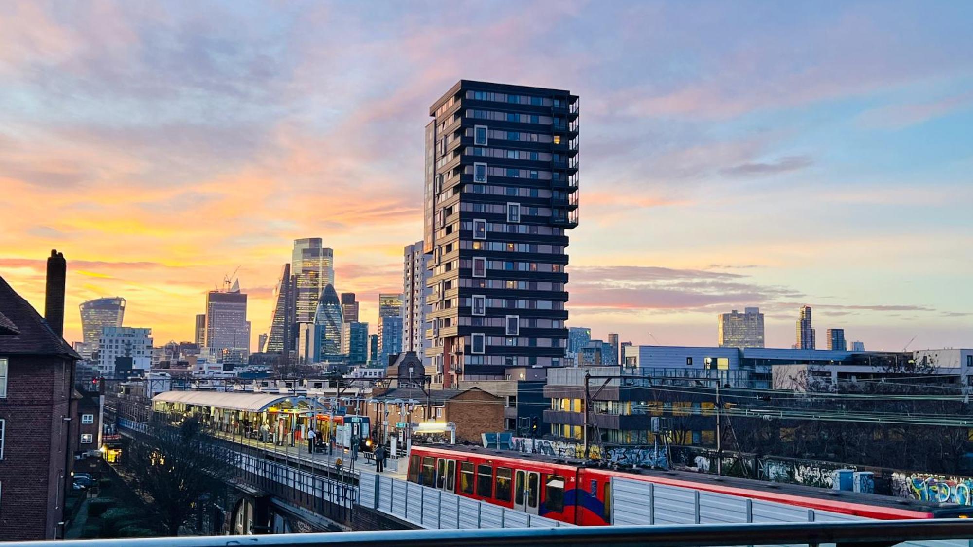 City View Sunset Luxurious Apartment In London Zone-1 Including One Family Twin Room With Its Own Stunning Private Terrace Exterior photo